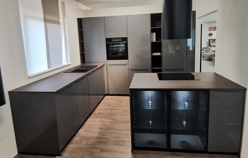 Kuhinja Nobilia LUX z aparati – Ptuj