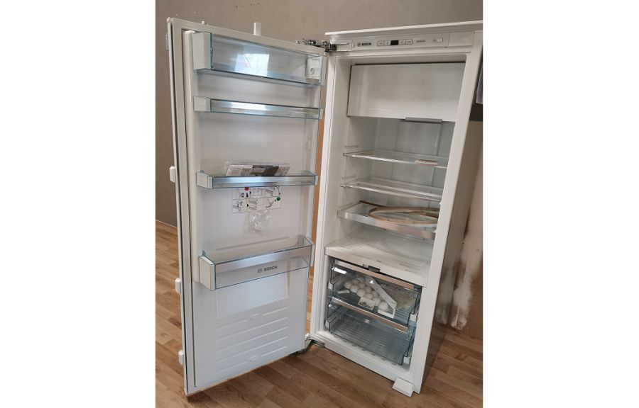 Kombiniran vgradni hladilnik KIF52AF30